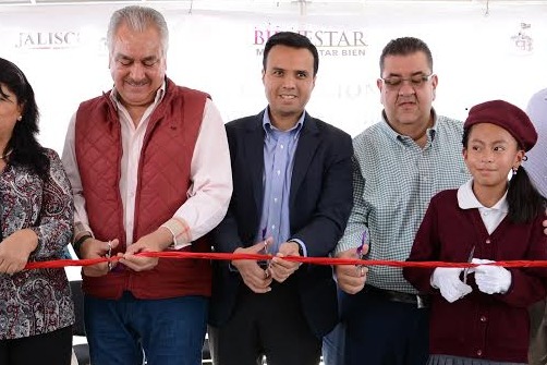 Inauguración de escuelas