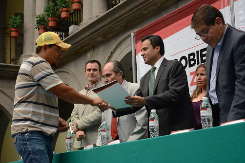 Entrega de títulos de propiedad