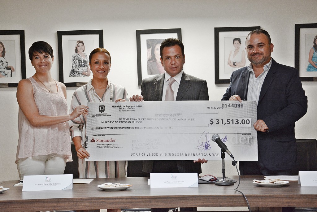 Entrega cheque DIF Zapopan