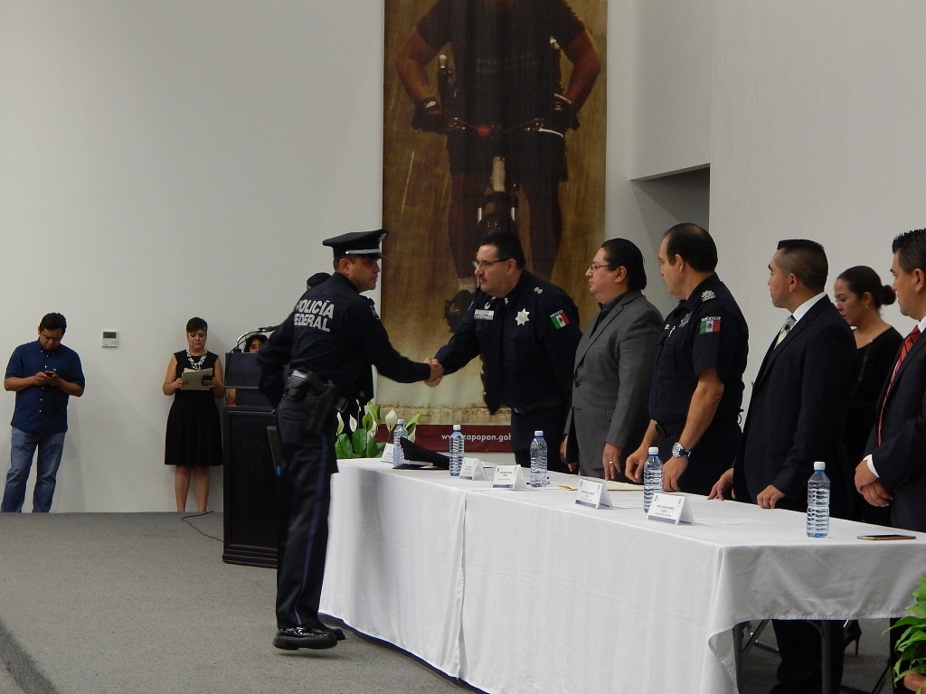 Certificación a instructores de la Comisaría