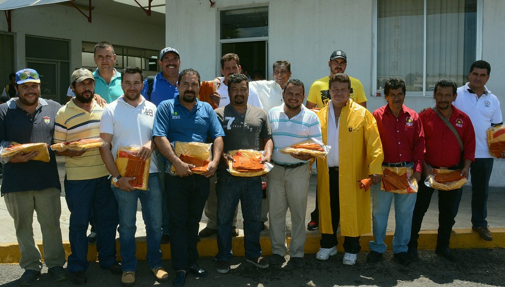 Entrega de equipamiento al personal de Servicios Públicos Municipales