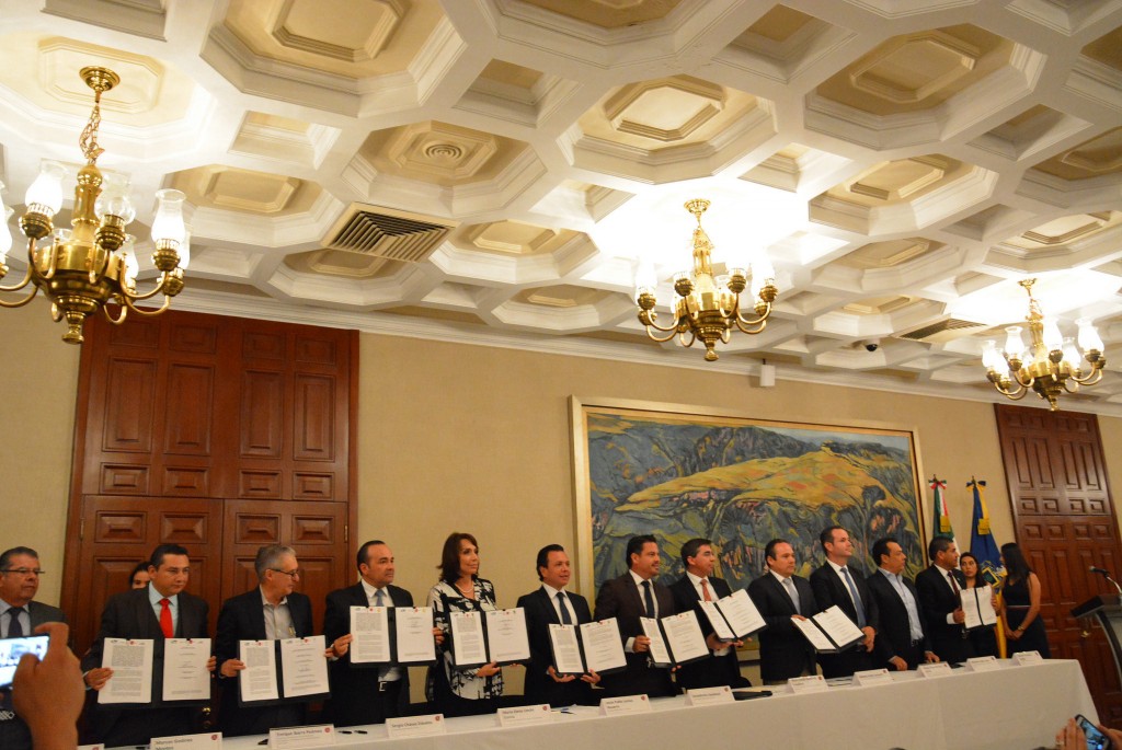 Firma de convenio con COFEMER