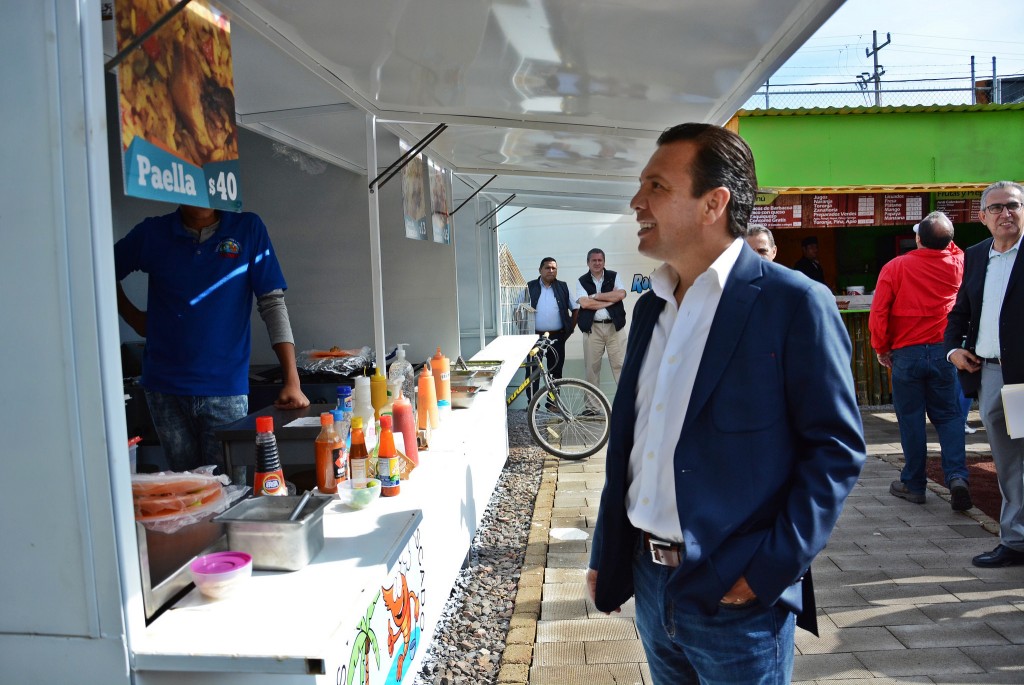 Pablo Lemus asiste a la inauguración del foodpark La Verbena