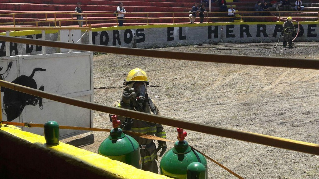 Bomberos de Zapopan se capacitan para enfrentar incidentes relacionados con fugas de amoniaco