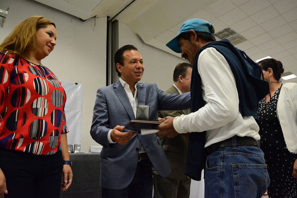 Reconoce el Gobierno Municipal de Zapopan trayectoria laboral de servidores públicos