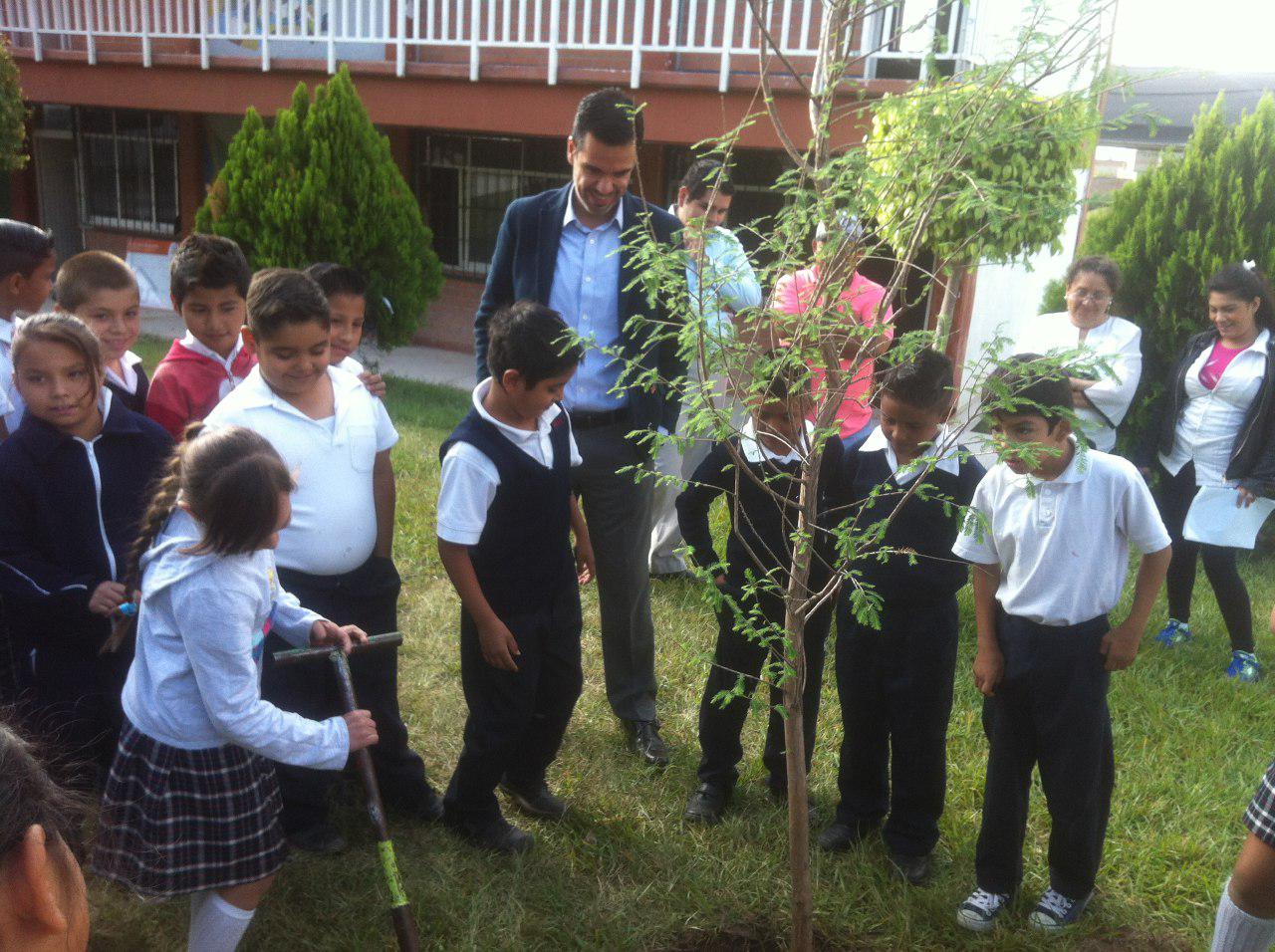 El Gobierno Municipal de Zapopan inicia la entrega de ahuehuetes para escuelas