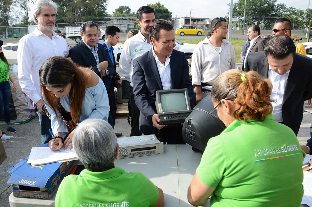 Comienza en Zapopan jornada de reciclaje de aparatos electrónicos