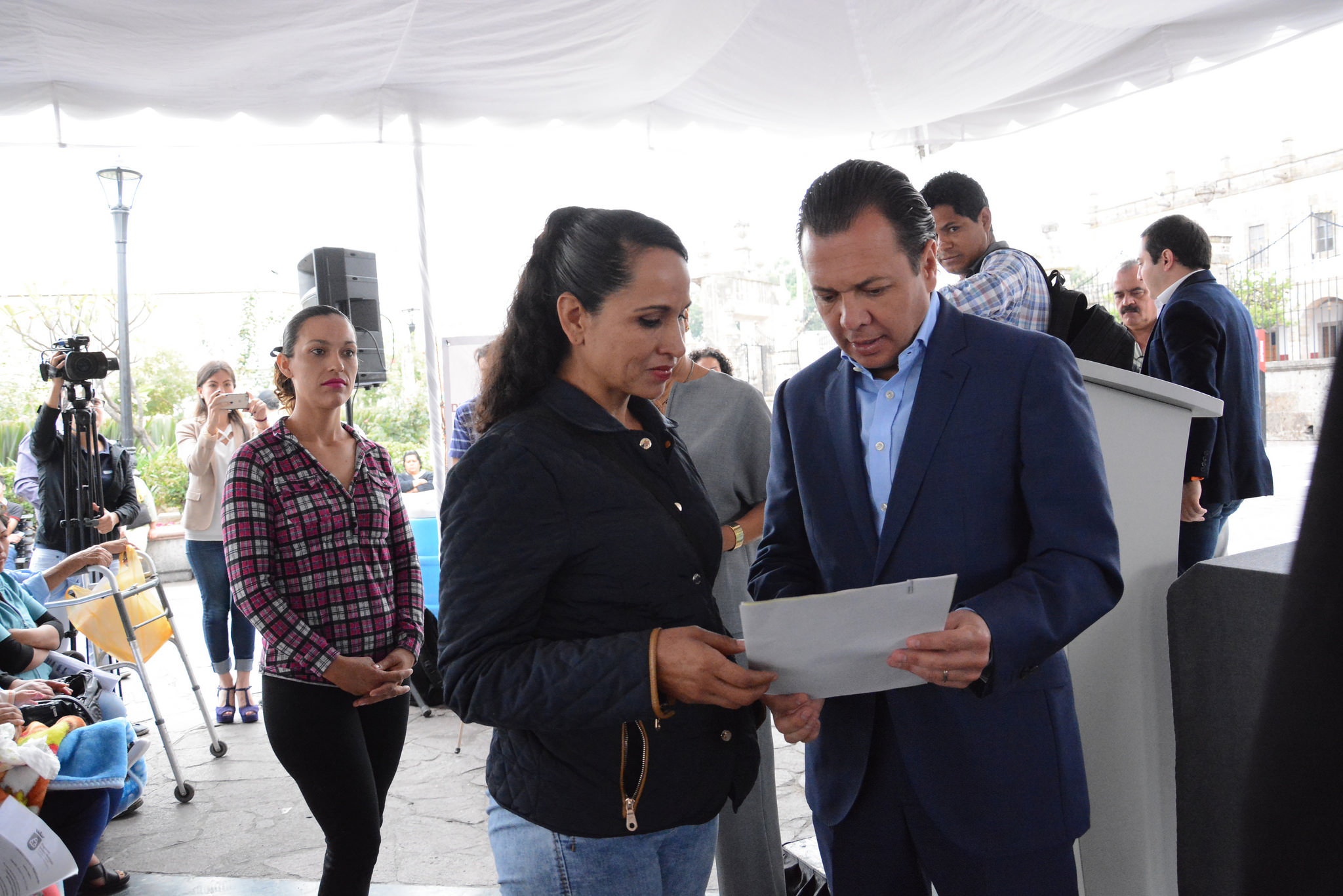  Zapopan entrega apoyos para mejoras de viviendas dentro de la estrategia para combatir la desigualdad