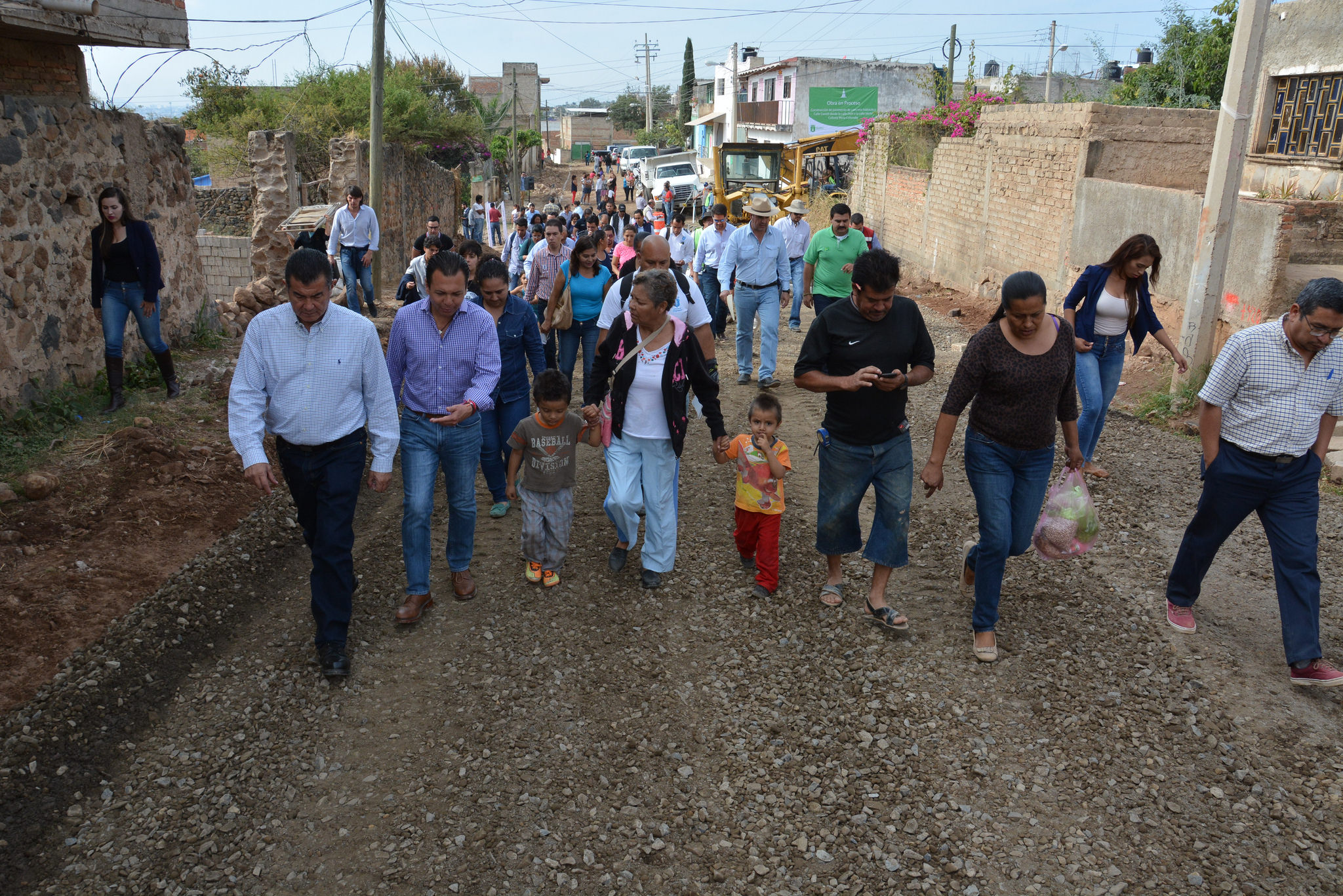 Pablo Lemus supervisa la segunda etapa de rehabilitación de vialidades en Las Mesas