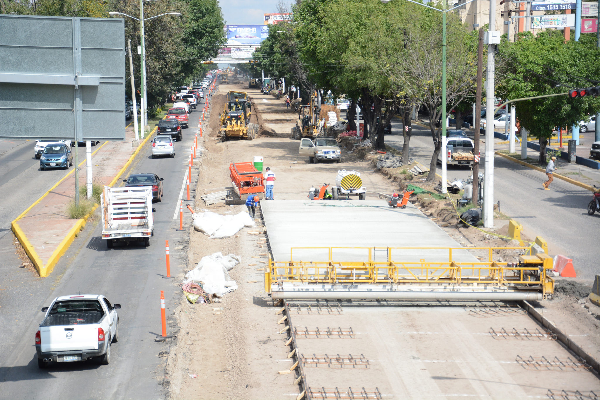 Inicia la colocación de concreto hidráulico en la Avenida López Mateos Sur