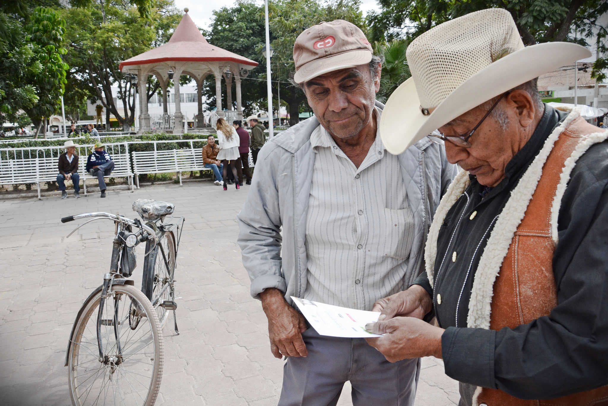 Realiza Zapopan consulta ciudadana sin precedente en Tesistán; eligen vecinos obra para renovar la plaza principal