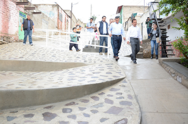 Pavimentación y andador en Lomas de Tabachines