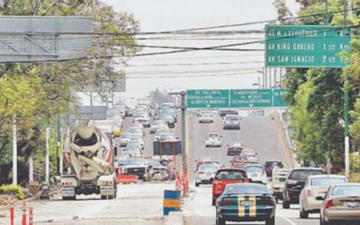 Continúan obras de reencarpetado en laterales de Avenida Vallarta