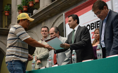 Entregan en Zapopan títulos de propiedad a 230 familias
