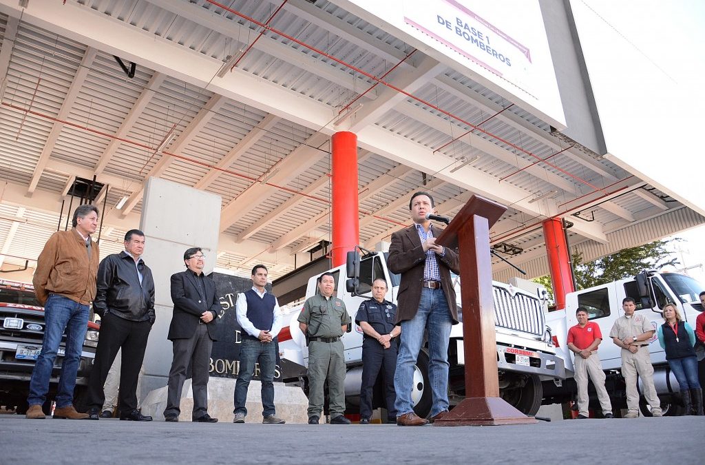 Entrega Lemus tres pipas a la Coordinación Municipal de Protección Civil y Bomberos