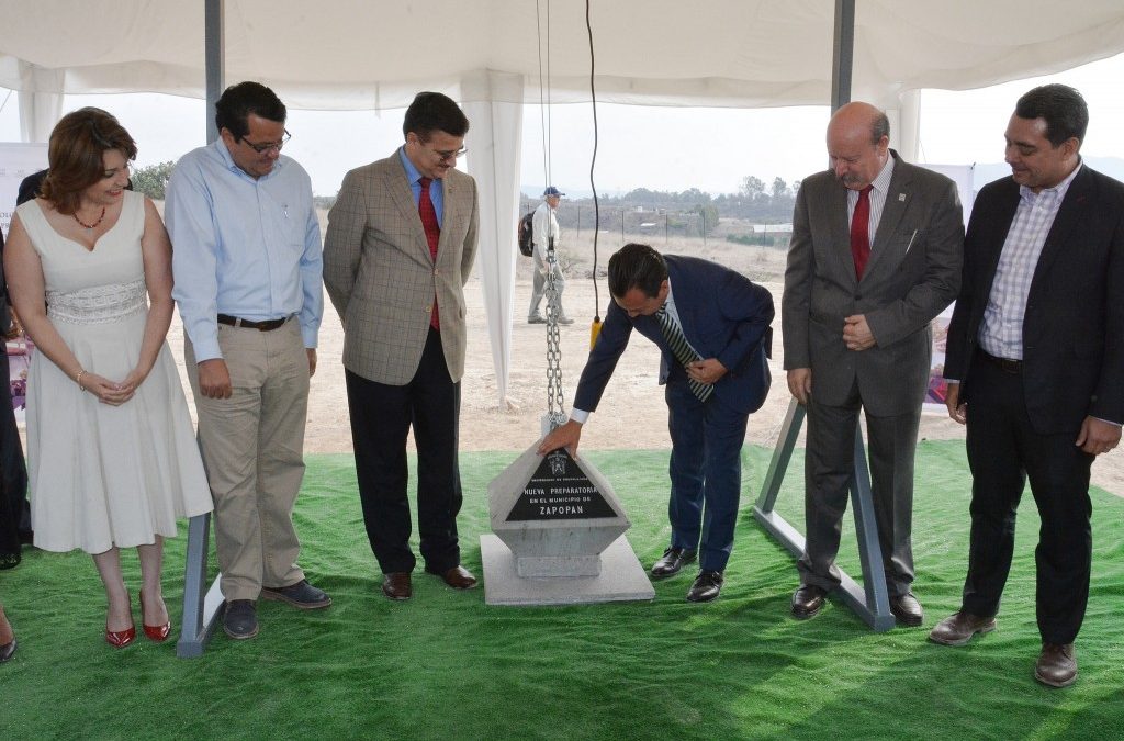 Se coloca la primera piedra de la Preparatoria UdG que se construirá en la zona de Carretera a Colotlán