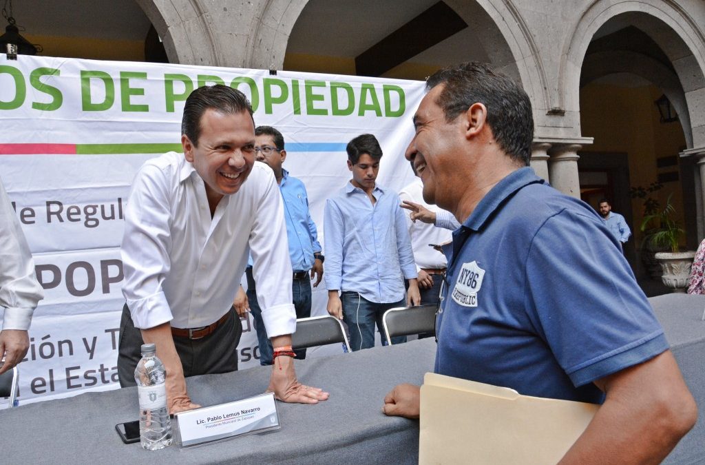El Gobierno de Zapopan entrega títulos de propiedad
