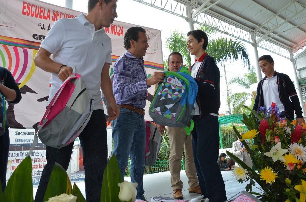 Zapopan listo para la entrega de útiles escolares y mochilas