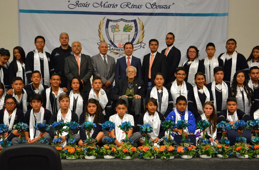 Acompaña Pablo Lemus a alumnos de secundaria que concluyeron sus estudios