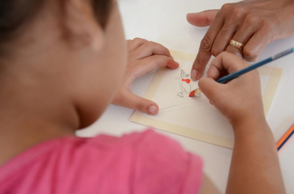 Niños y niñas juegan y aprenden sobre el cuidado de los animales durante esta temporada vacacional