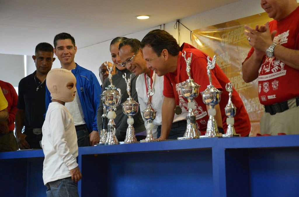 Deporte y solidaridad presentes en la Primera Carrera Vertical a beneficio de los niños con quemaduras graves