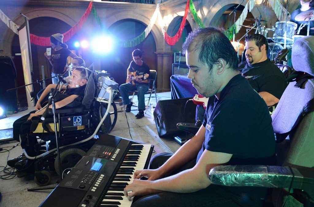 “Los Big Boys” llenan de rock fraterno los oídos y corazón de los ciudadanos, en apoyo al Centro de Autismo del DIF Zapopan