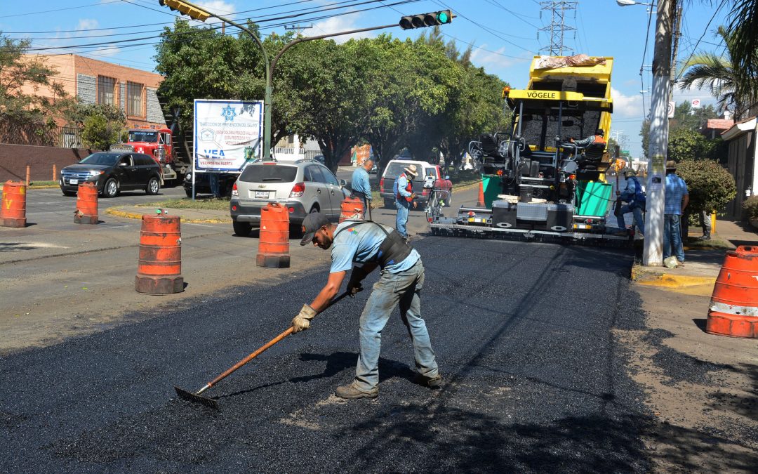 Avanzan trabajos de pavimentación en la avenida Clouthier