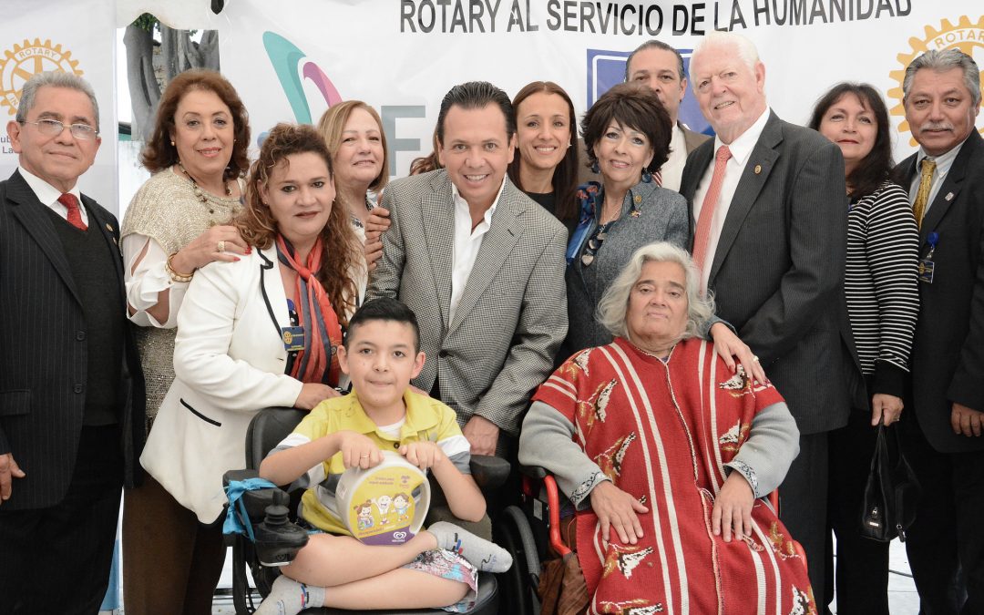 Zapopan realiza entrega de auxiliares auditivos y sillas de ruedas a personas vulnerables del municipio