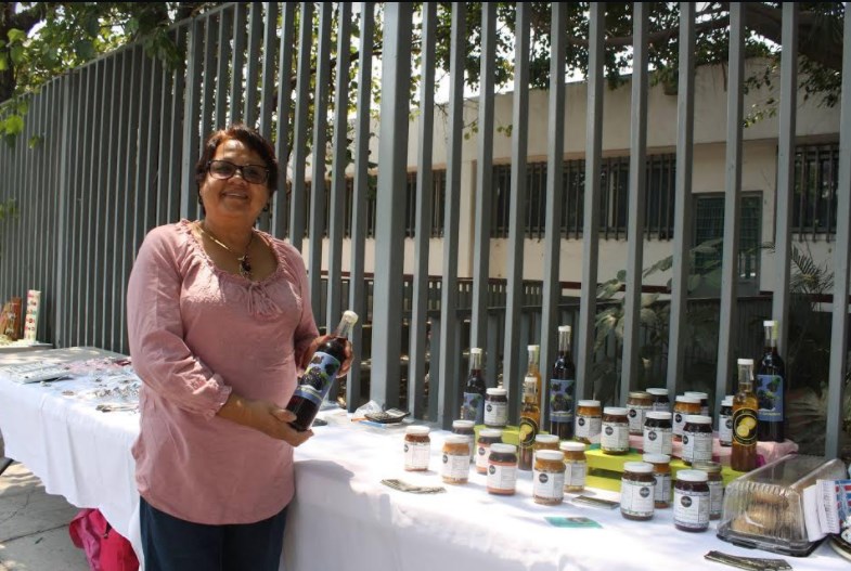 Alumnos de UAG participan en el diseño de productos creados por emprendedores de DIF Zapopan