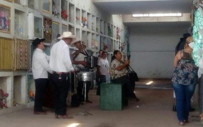 Con saldo blanco se vive el Día de la Madre en panteones zapopanos