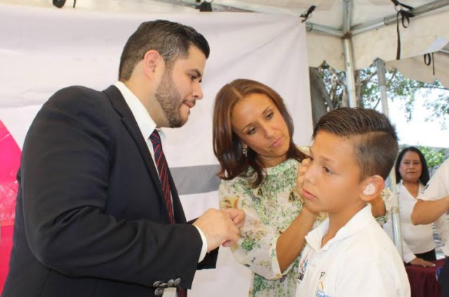 DIF Zapopan entrega 43 auxiliares auditivos y 22 sillas de ruedas