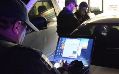Policía de Zapopan aplica operativo vs. taxis ejecutivos pirata y detiene a ladrón