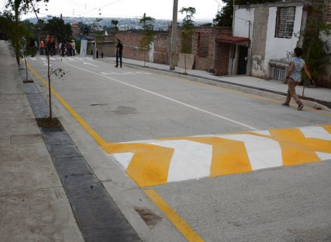 Entrega Zapopan primera etapa de pavimentación de la calle Manzanos, en la colonia Agua Fría