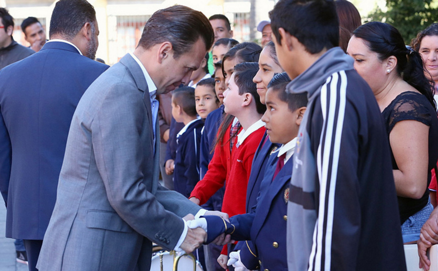 Entrega Zapopan, Ciudad de los Niños, instrumentos de banda de guerra a primarias y secundarias