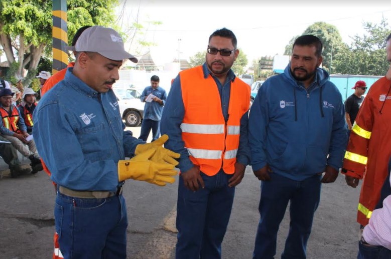 Estrena uniformes personal de Mejoramiento Urbano Zapopan