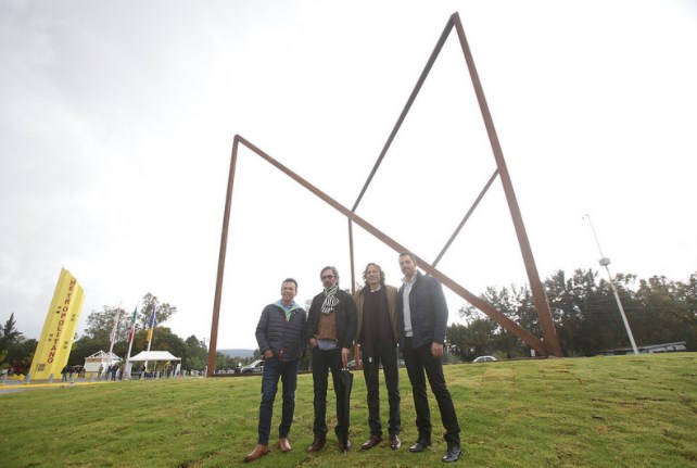 Presenta Zapopan obra escultórica ‘Cubo torcido’