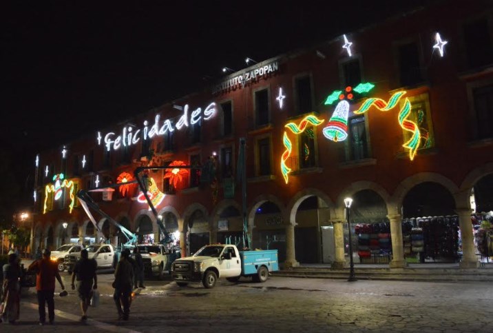 El Centro Histórico de Zapopan se ilumina con colores navideños