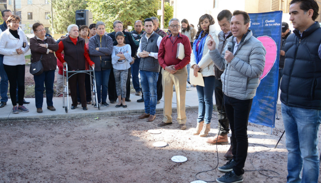 Supervisa Pablo Lemus construcción de parque incluyente en la colonia Gustavo Díaz Ordaz