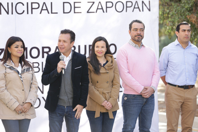 Entrega Zapopan, Ciudad de los Niños, segunda etapa de pavimentación de la avenida Royal Country