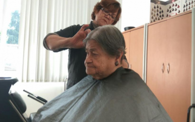 Ofrece Centro Metropolitano del Adulto Mayor (CEMAM) servicio de estética a sus usuarios