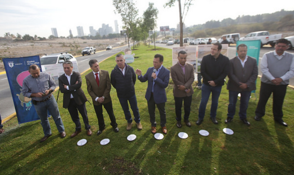 Zapopan concluye forestación en el camellón de avenida Universidad