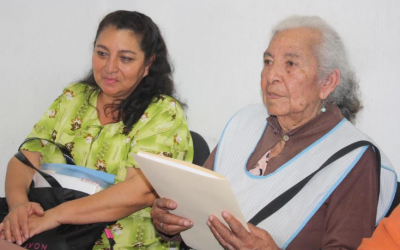 DIF Zapopan expide testimonial a adulta mayor de 101 años