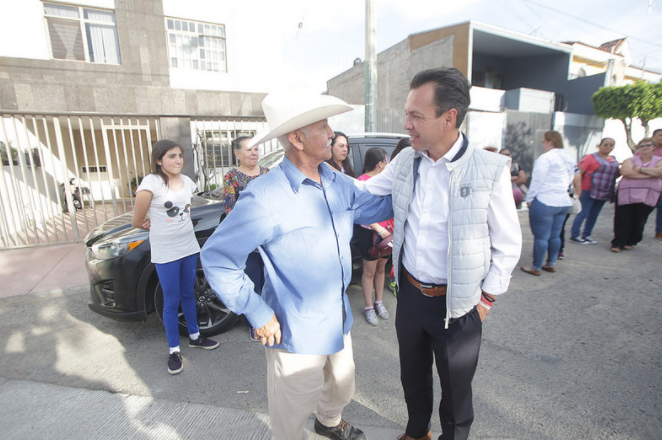 Entrega Zapopan construcción de colector pluvial y pavimentación de la calle Plata en San José del Bajío