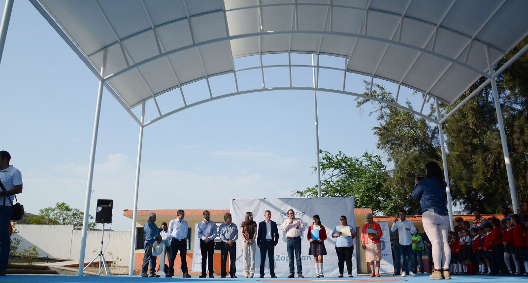 Presenta Zapopan instalación de lonaria en primaria rural Mariano Azuela