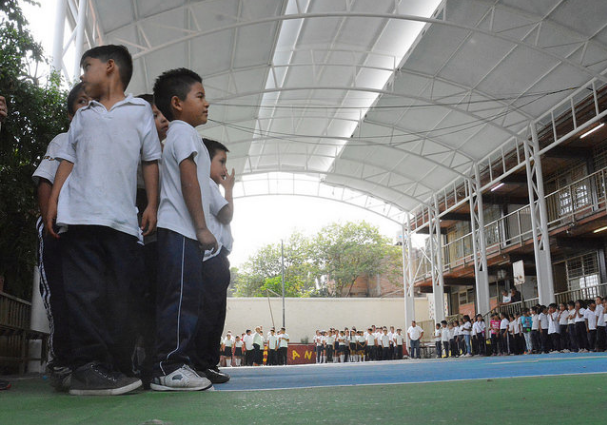 Supervisa Zapopan instalación de lonaria y rehabilitación exterior de la primaria Miguel Hidalgo y Costilla