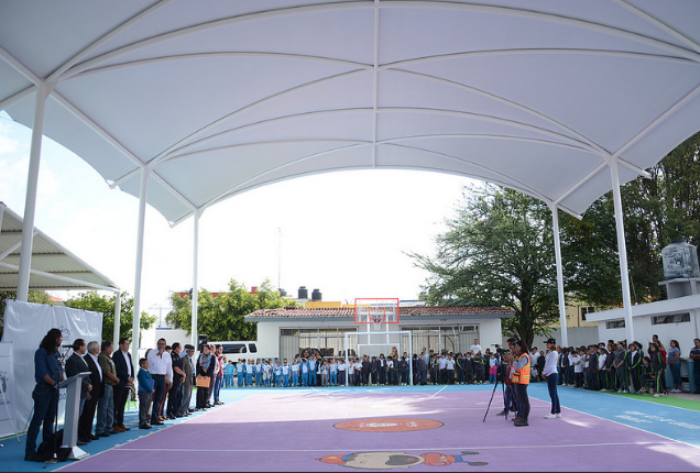 Supervisa Zapopan instalación de lonaria y rehabilitación exterior de la primaria CALMECAC