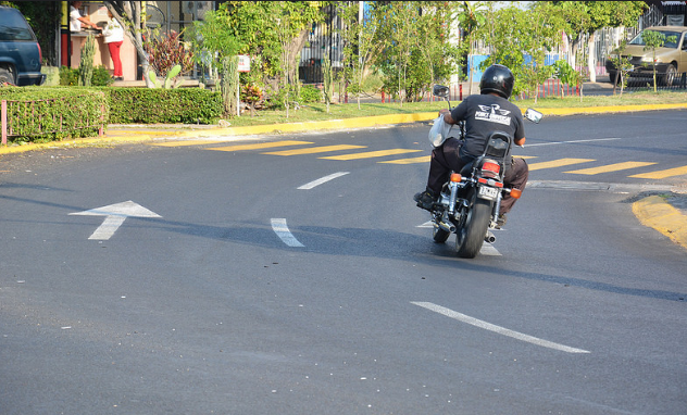 Supervisa Zapopan mantenimiento profundo de Avenida Tuzanía en colonia La Tuzanía