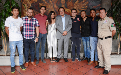 Reconoce Zapopan a jóvenes que rescataron a usuarios del Tren Ligero durante inundación