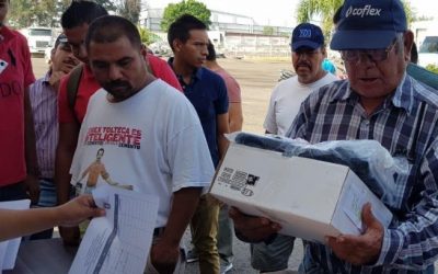 Entrega Zapopan uniformes a personal de Aseo Público