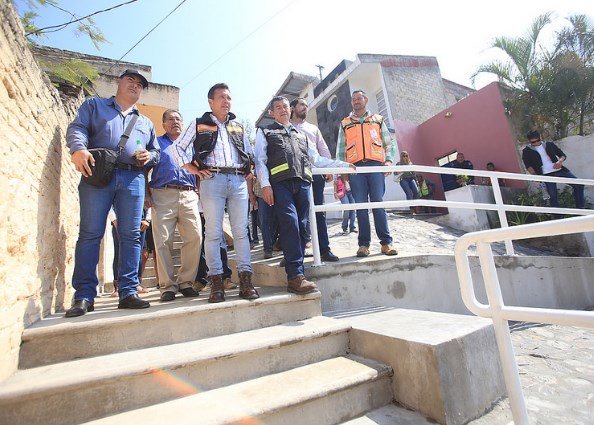 Dignifica Zapopan colonia Agua Fría con infraestructura vial y peatonal en concreto hidráulic